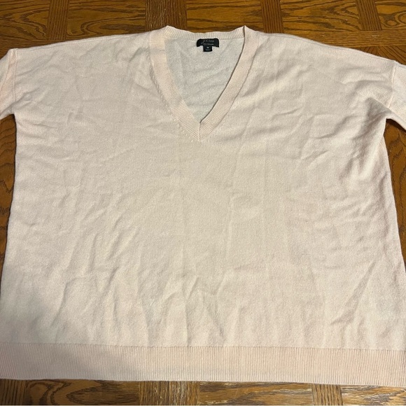 J. Crew V-Neck Boyfriend Sweater Cashmere in Light Pink Sz M Relaxed Fit - Picture 3 of 12